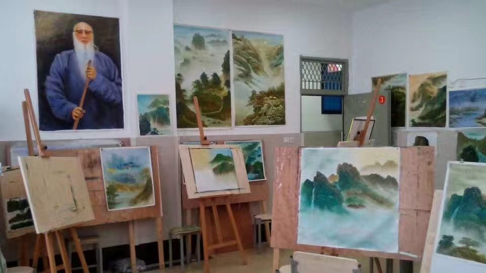 Layered pigment and mountain texture in Shufeng Chinese knife painting process